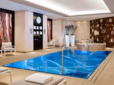Espace wellness piscine intérieure