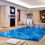 Piscine avec espace wellness