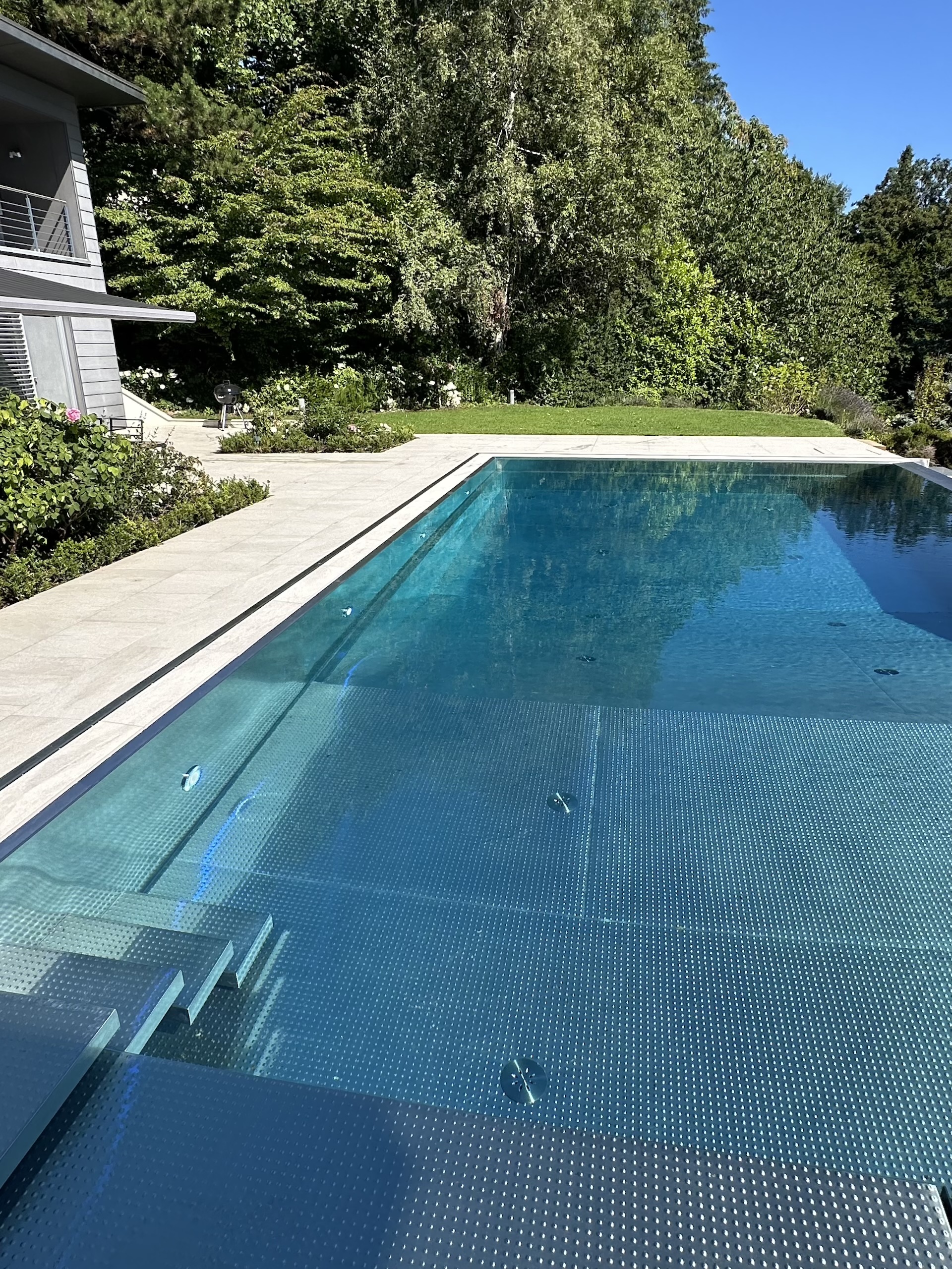 Habiller une piscine béton en inox
