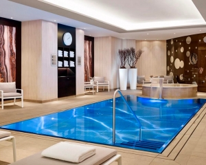 Piscine avec espace wellness