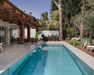 Piscine à fond mobile en Suisse